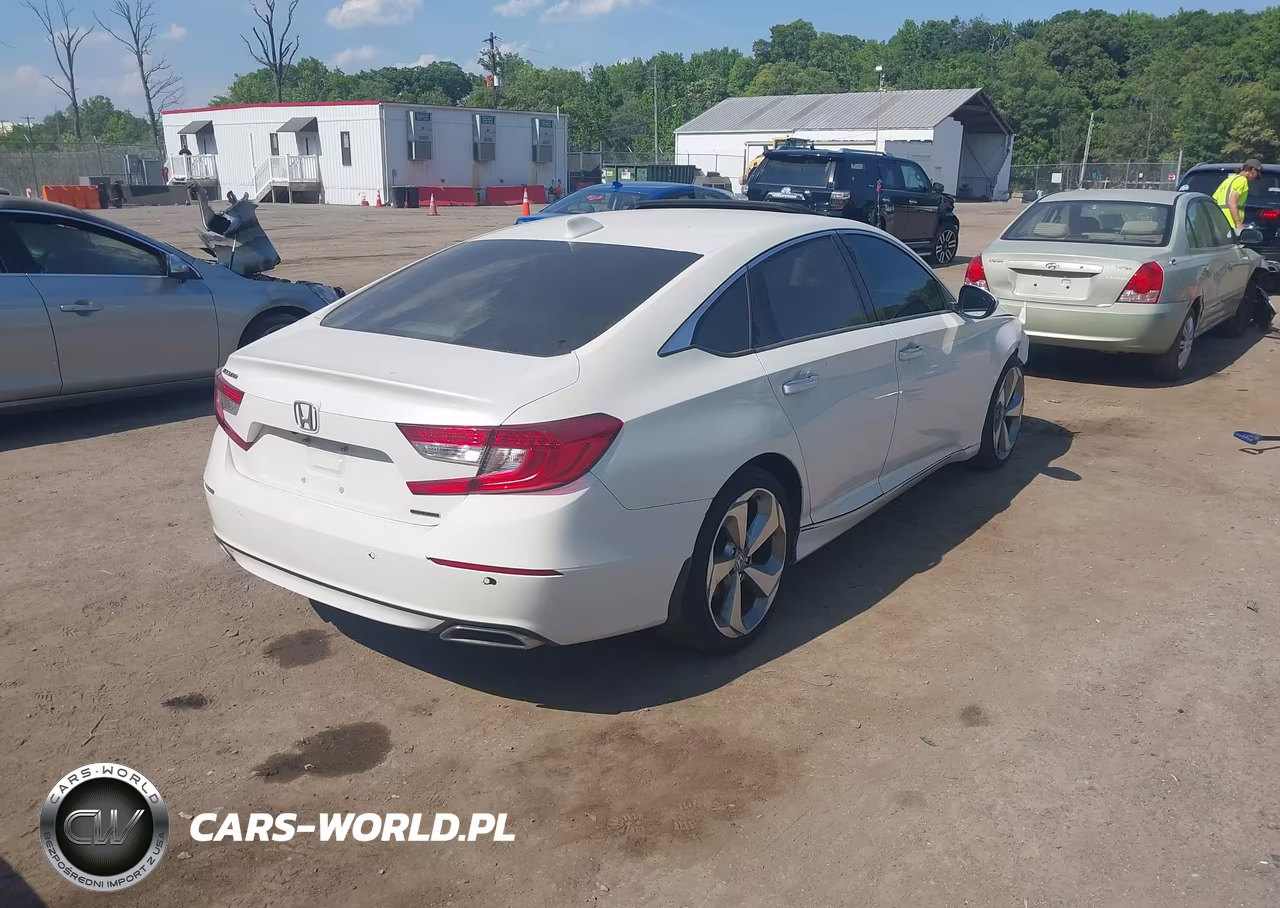 2018 Honda Accord Touring VIN:1HGCV1F92JA119434 - 4