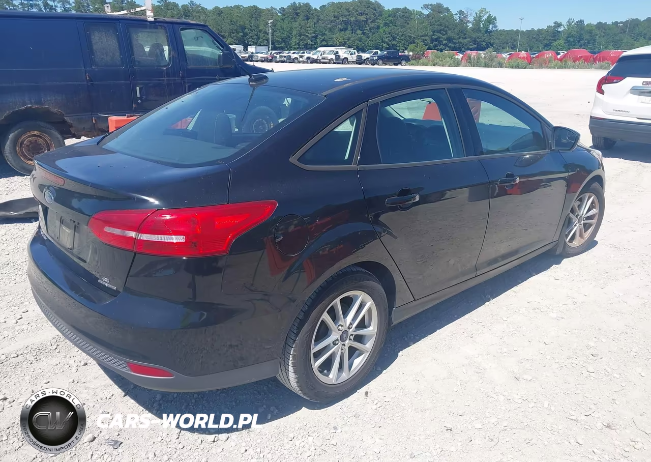 2016 Ford Focus Se VIN:1FADP3F23GL201185 - 4