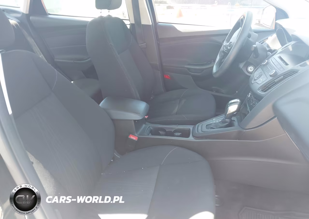 2016 Ford Focus Se VIN:1FADP3F23GL201185 - 5