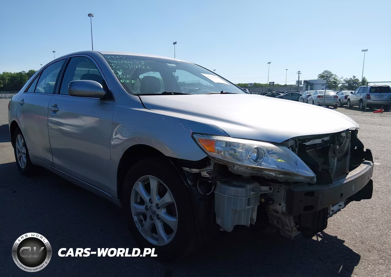 2011 Toyota Camry Le – zdjęcie 1 z 12