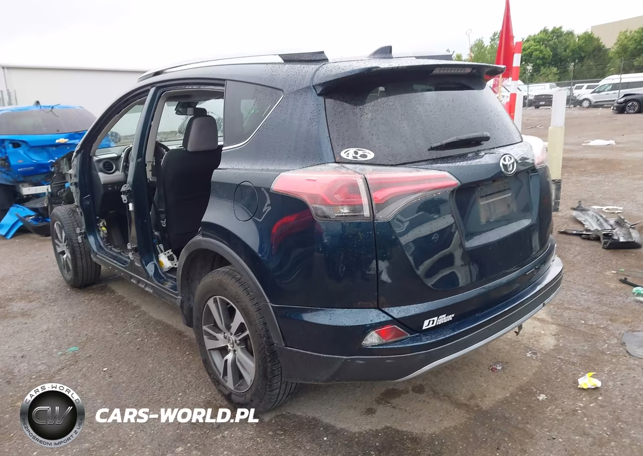2017 Toyota Rav4 Xle VIN:JTMWFREV6HJ114222 - 3