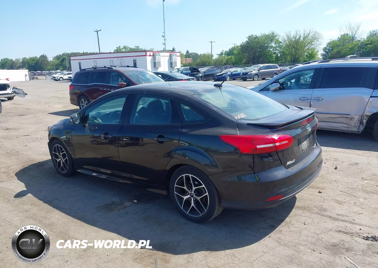 2015 Ford Focus Se VIN:1FADP3F24FL382408 - 3