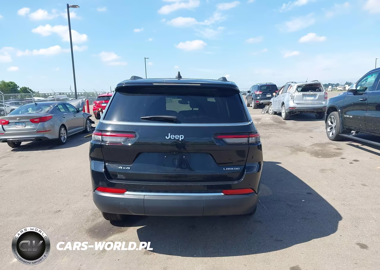 2023 Jeep Grand Cherokee L Laredo 4X4 VIN:1C4RJKAG7P8865975 - 17