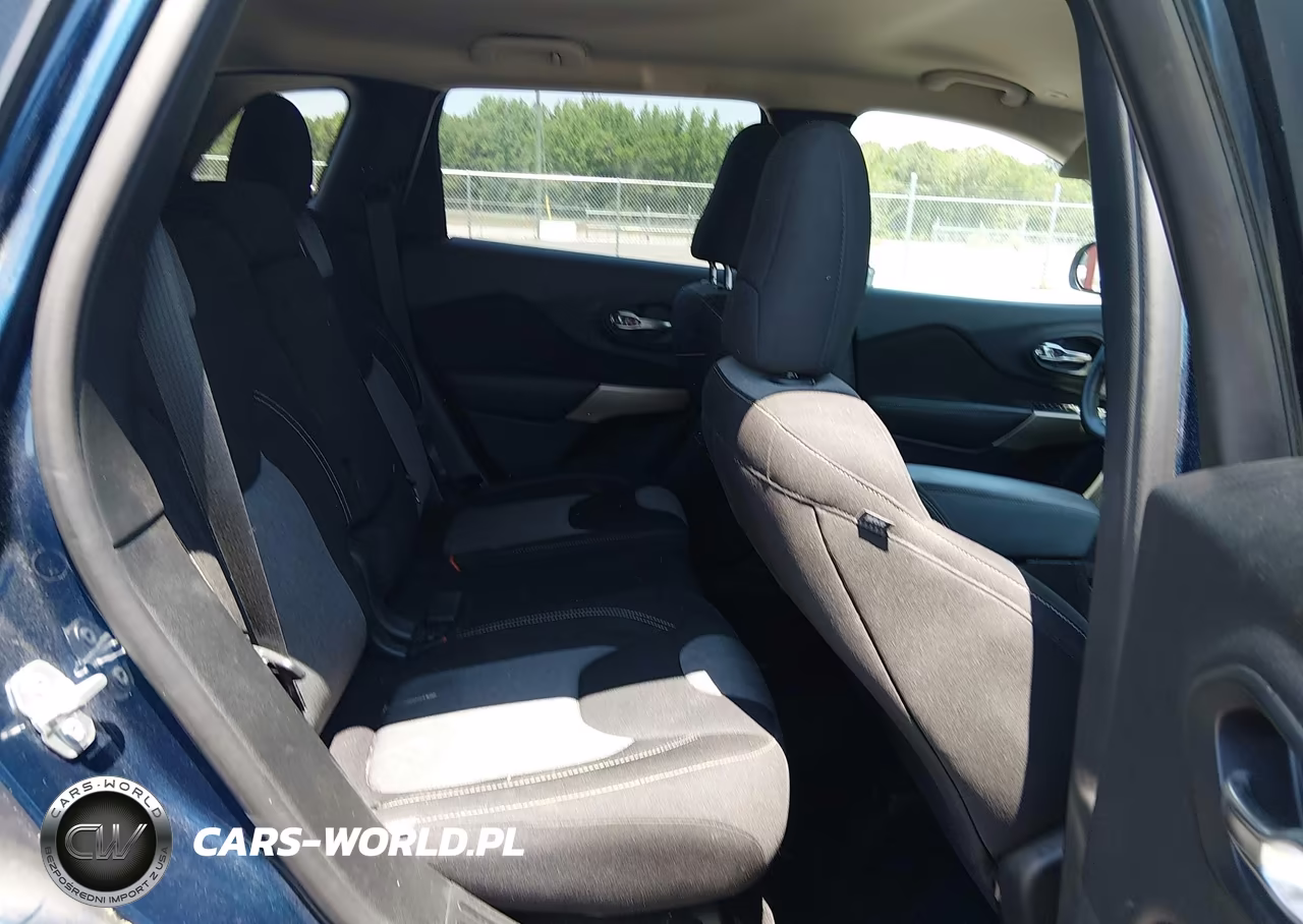 2018 Jeep Cherokee Latitude Fwd VIN:1C4PJLCX2JD553314 - 8