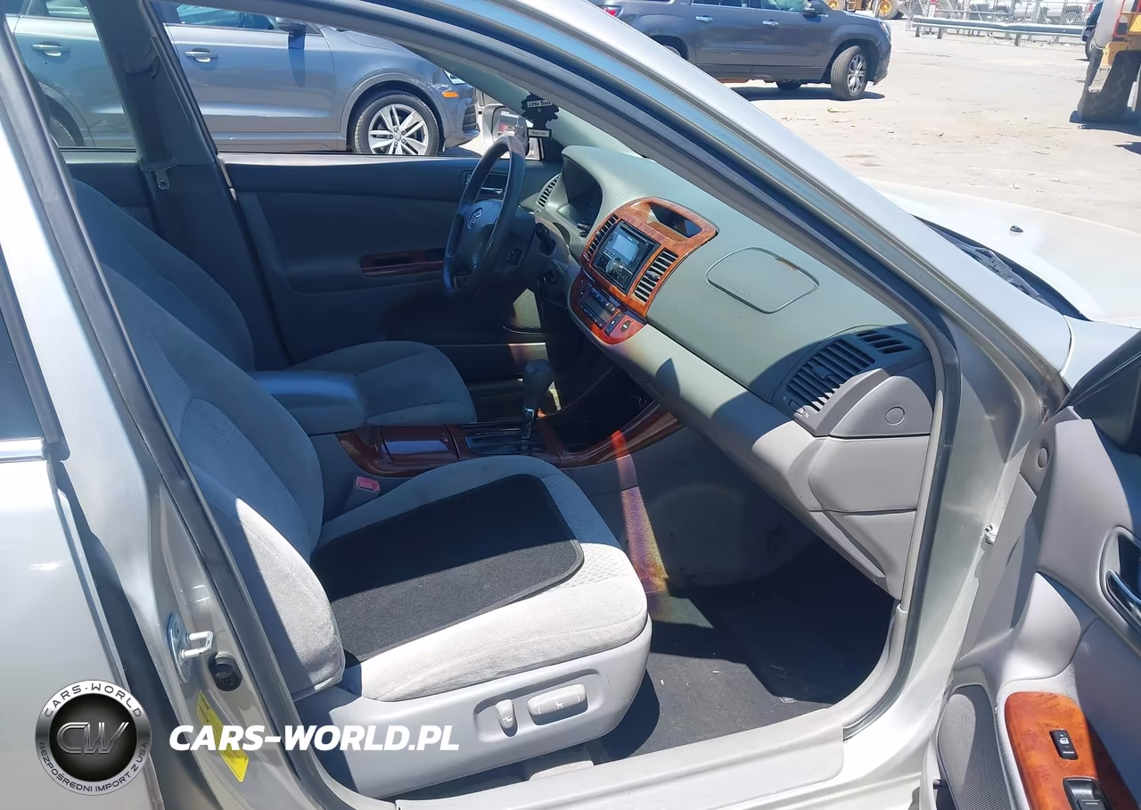 2004 Toyota Camry Xle VIN:4T1BE30K74U829753 - 5