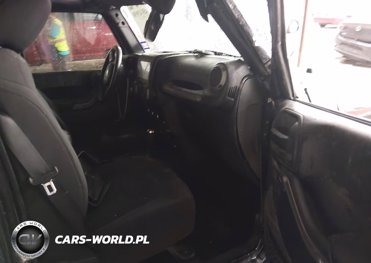 2016 Jeep Wrangler Unlimited Sport VIN:1C4BJWDG6GL196339 - 5
