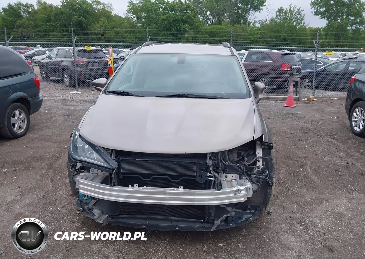 2017 Chrysler Pacifica Touring-L VIN:2C4RC1BG1HR839834 - 12
