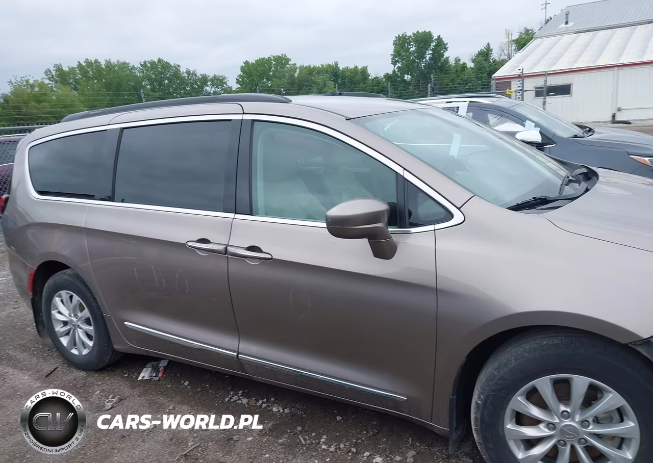 2017 Chrysler Pacifica Touring-L VIN:2C4RC1BG1HR839834 - 13