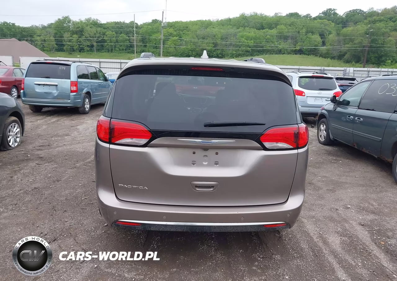 2017 Chrysler Pacifica Touring-L VIN:2C4RC1BG1HR839834 - 16