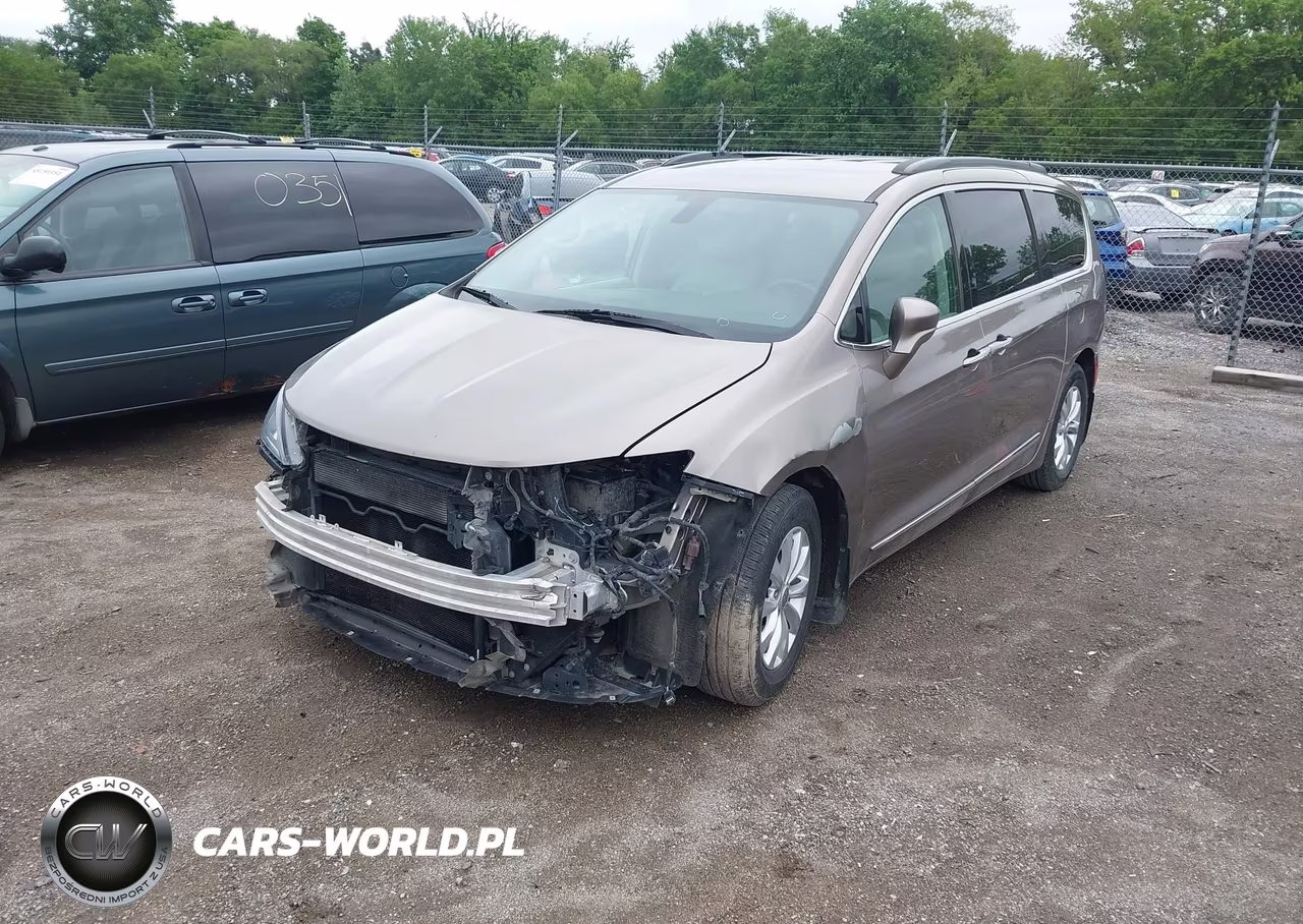 2017 Chrysler Pacifica Touring-L VIN:2C4RC1BG1HR839834 - 2