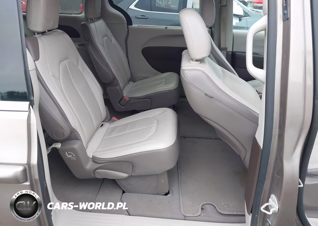 2017 Chrysler Pacifica Touring-L VIN:2C4RC1BG1HR839834 - 8