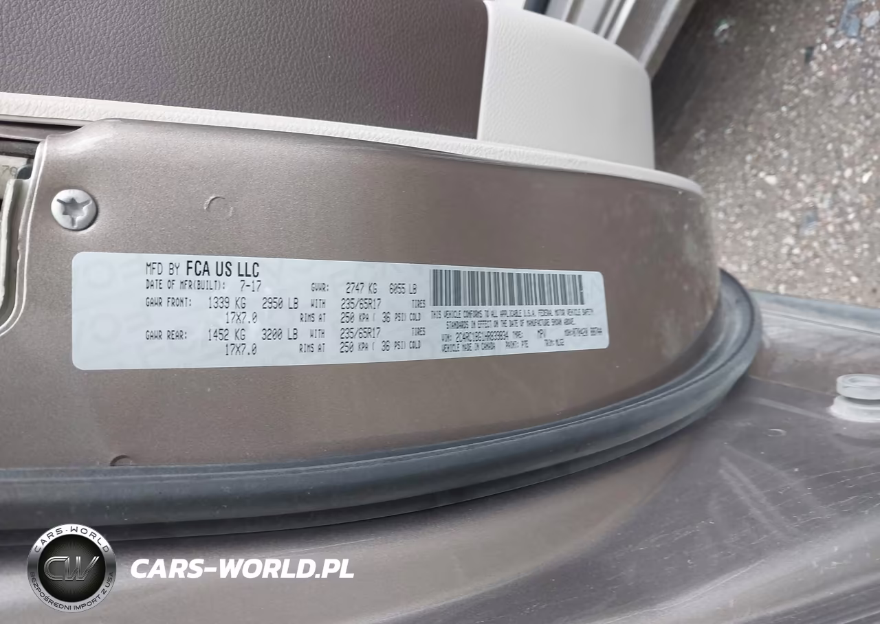 2017 Chrysler Pacifica Touring-L VIN:2C4RC1BG1HR839834 - 9