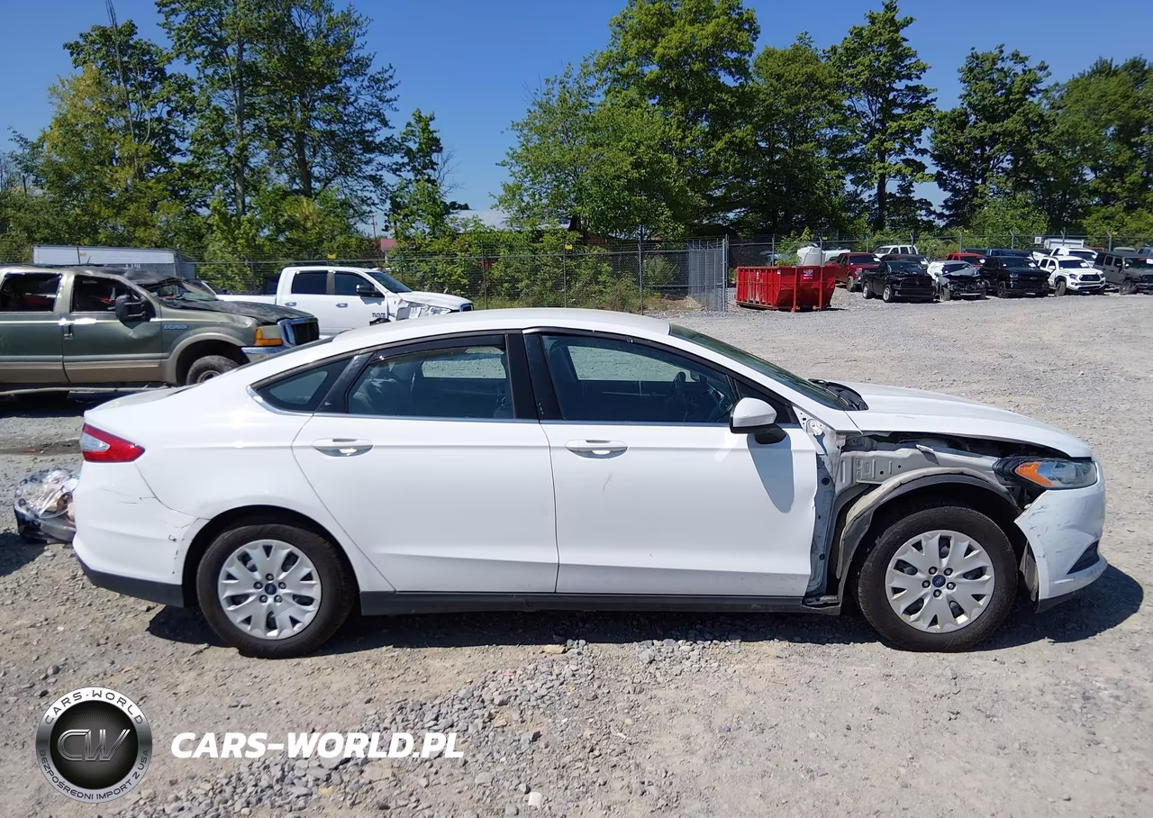 2013 Ford Fusion S VIN:3FA6P0G7XDR329096 - 13