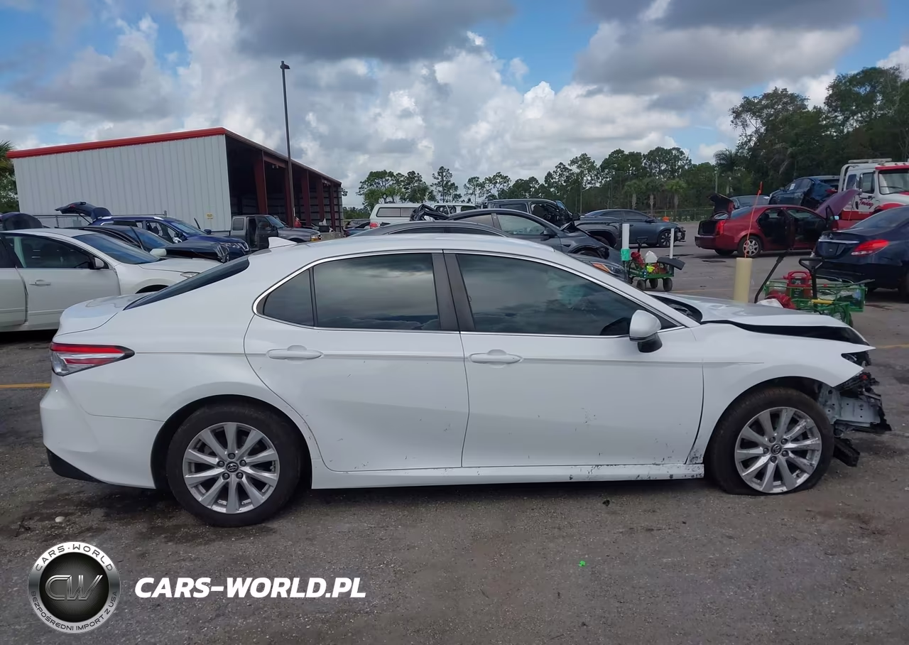 2019 Toyota Camry Le VIN:4T1B11HK3KU233766 - 13