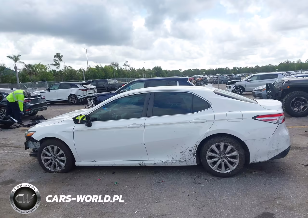 2019 Toyota Camry Le VIN:4T1B11HK3KU233766 - 14