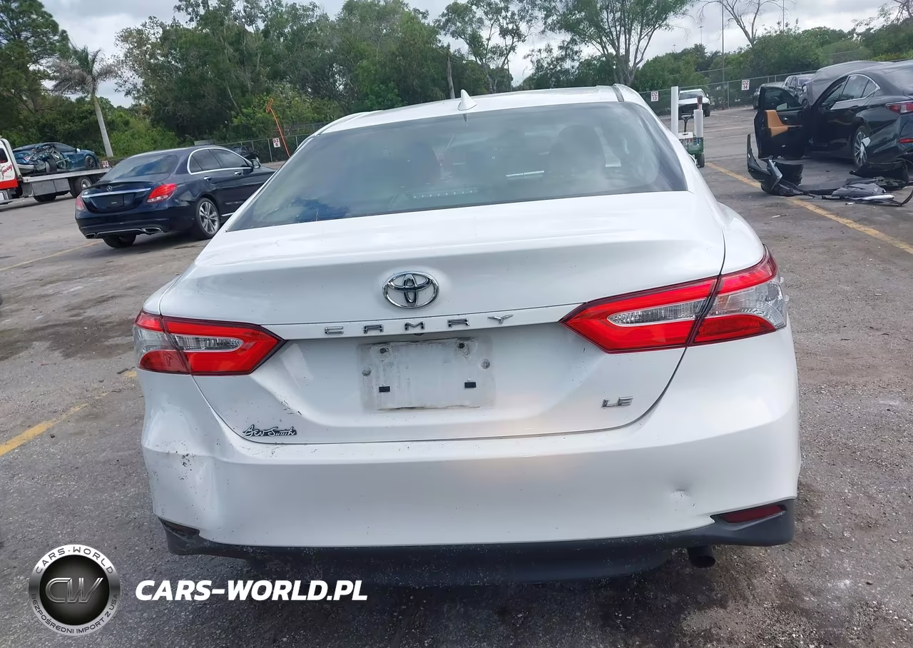 2019 Toyota Camry Le VIN:4T1B11HK3KU233766 - 16