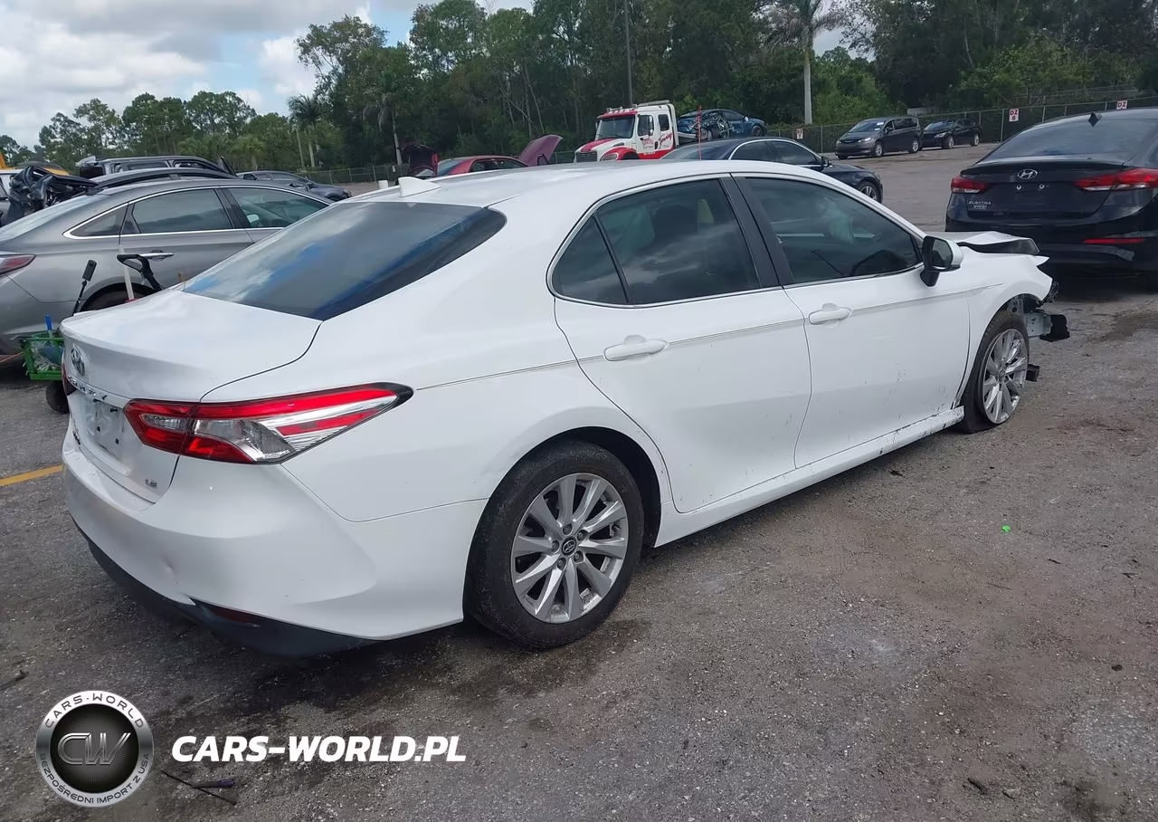 2019 Toyota Camry Le VIN:4T1B11HK3KU233766 - 4