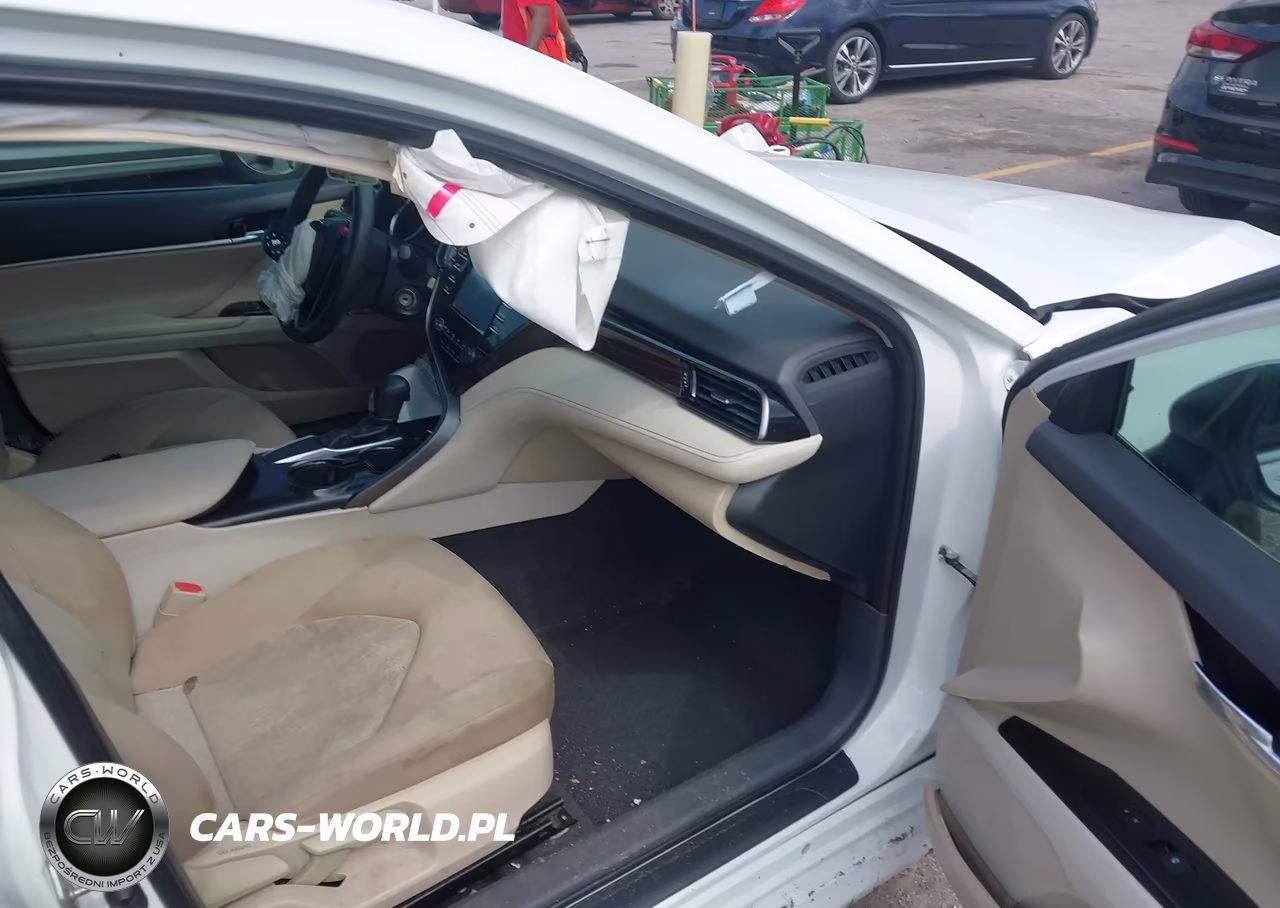 2019 Toyota Camry Le VIN:4T1B11HK3KU233766 - 5