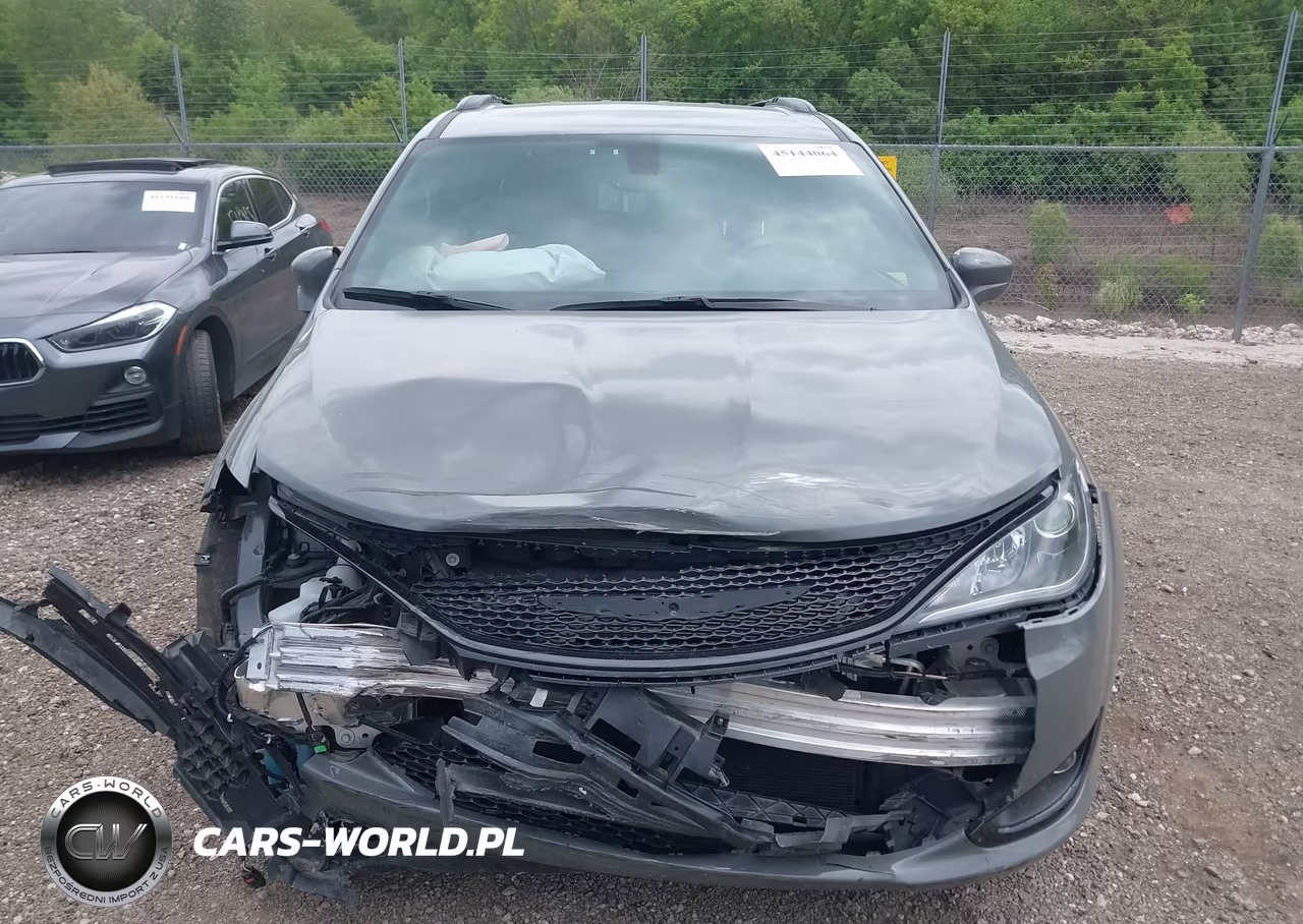 2020 Chrysler Pacifica Touring L VIN:2C4RC1BG2LR281890 - 12
