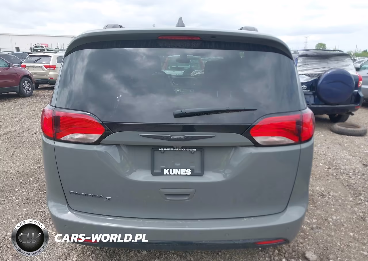 2020 Chrysler Pacifica Touring L VIN:2C4RC1BG2LR281890 - 16