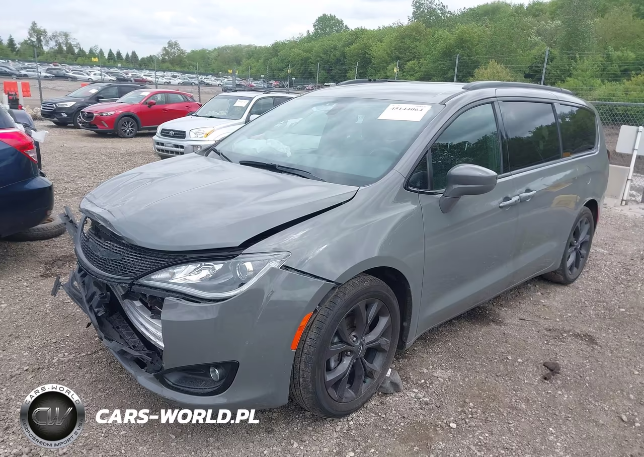 2020 Chrysler Pacifica Touring L VIN:2C4RC1BG2LR281890 - 2