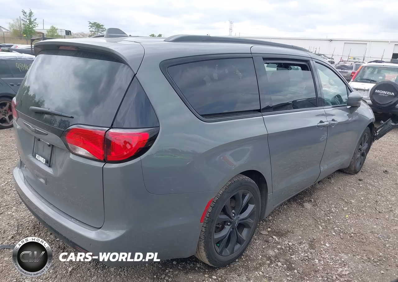 2020 Chrysler Pacifica Touring L VIN:2C4RC1BG2LR281890 - 4