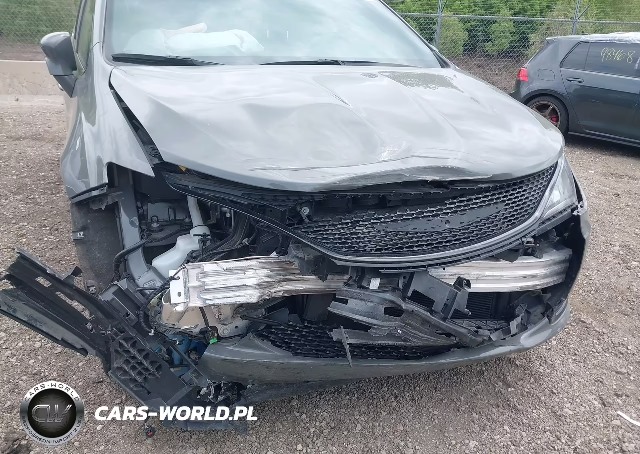2020 Chrysler Pacifica Touring L VIN:2C4RC1BG2LR281890 - 6