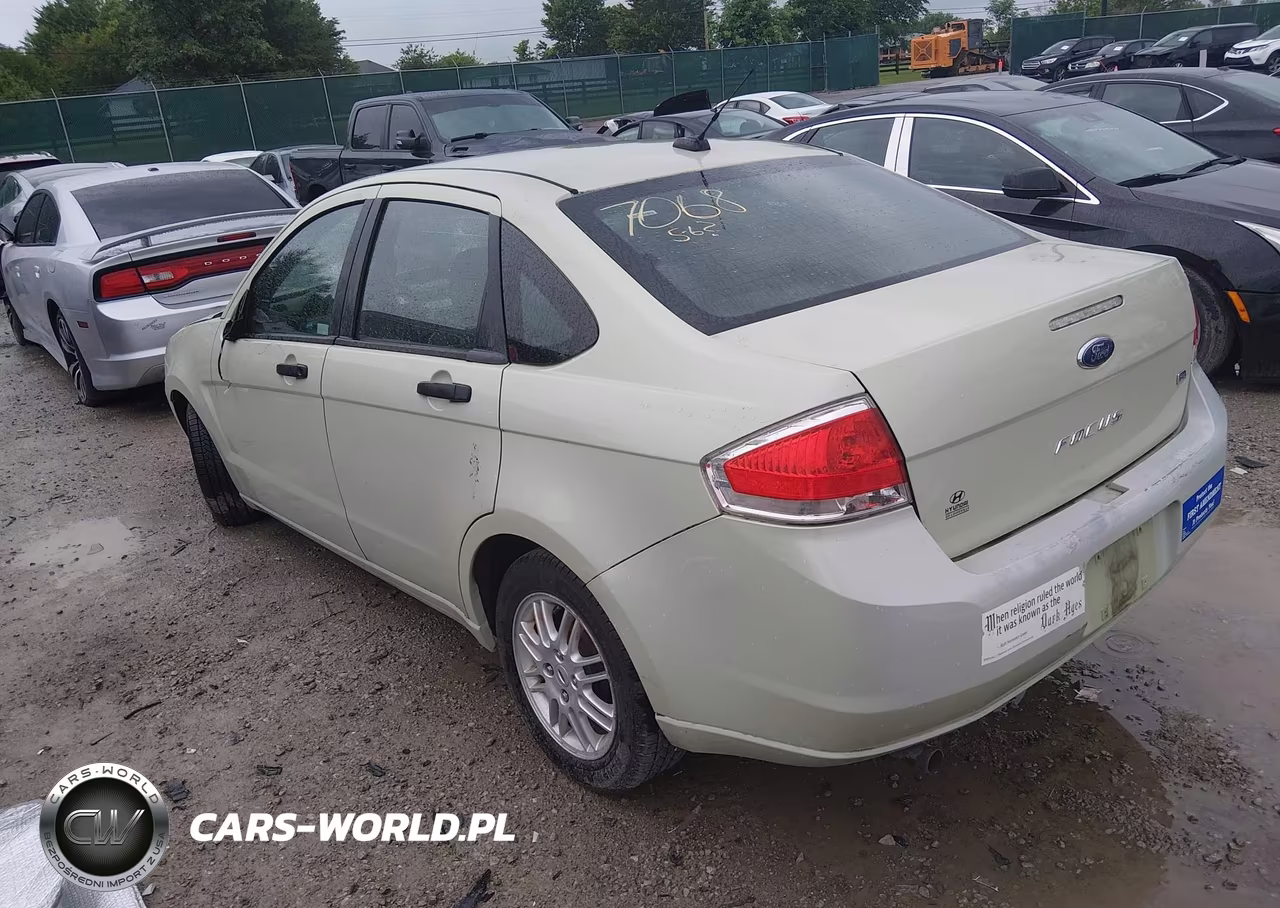 2010 Ford Focus Se VIN:1FAHP3FN2AW187068 - 3