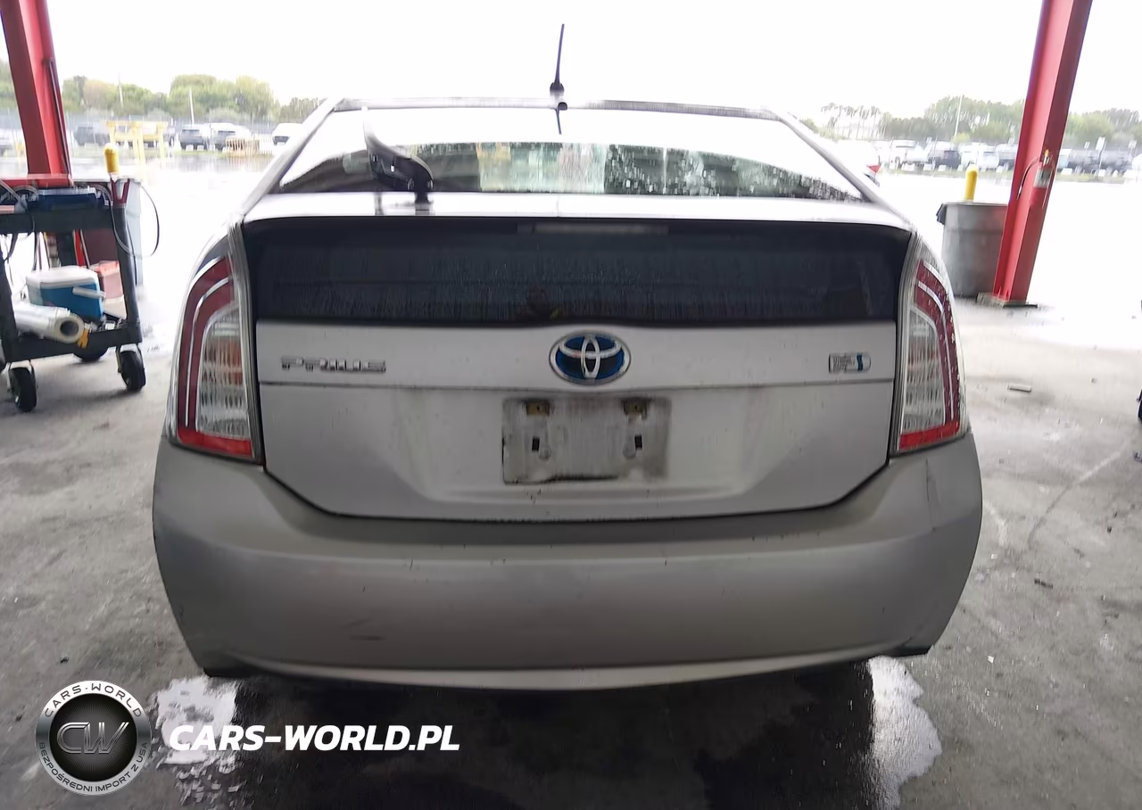 2014 Toyota Prius Two VIN:JTDKN3DU4E1770969 - 17