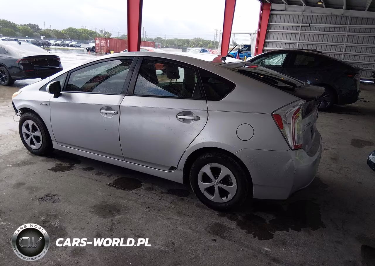2014 Toyota Prius Two VIN:JTDKN3DU4E1770969 - 3