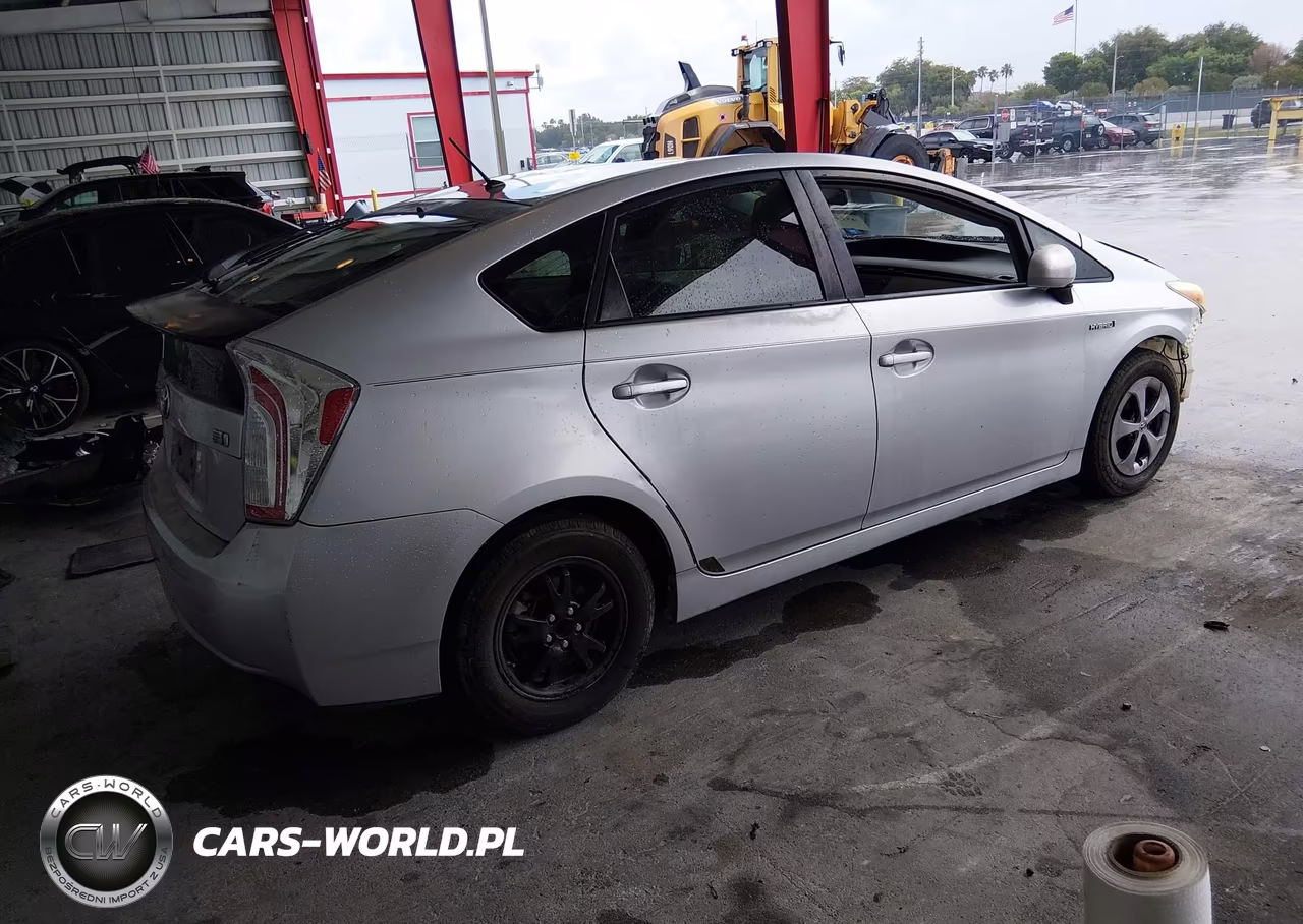 2014 Toyota Prius Two VIN:JTDKN3DU4E1770969 - 4