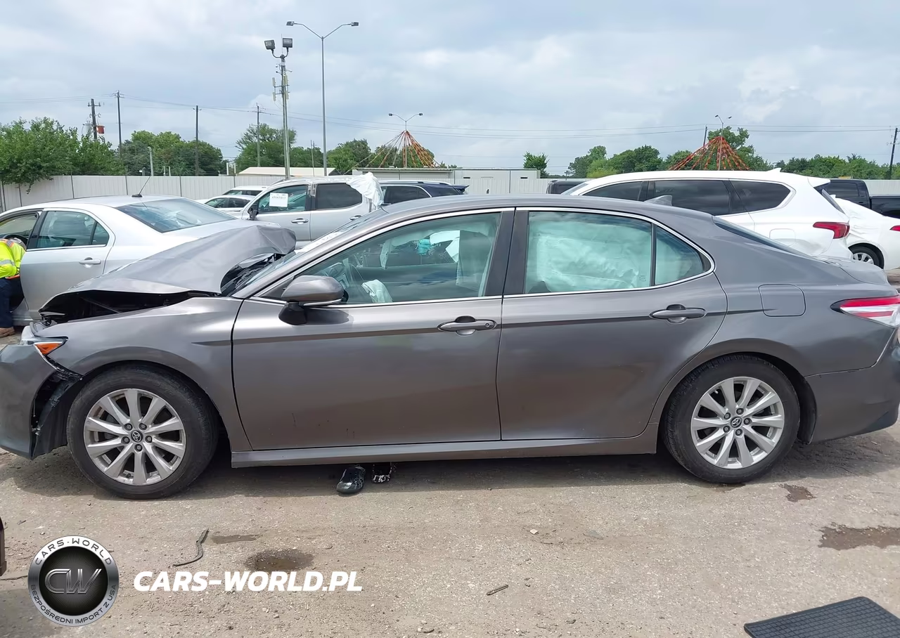 2019 Toyota Camry Le VIN:4T1B11HK4KU172363 - 14