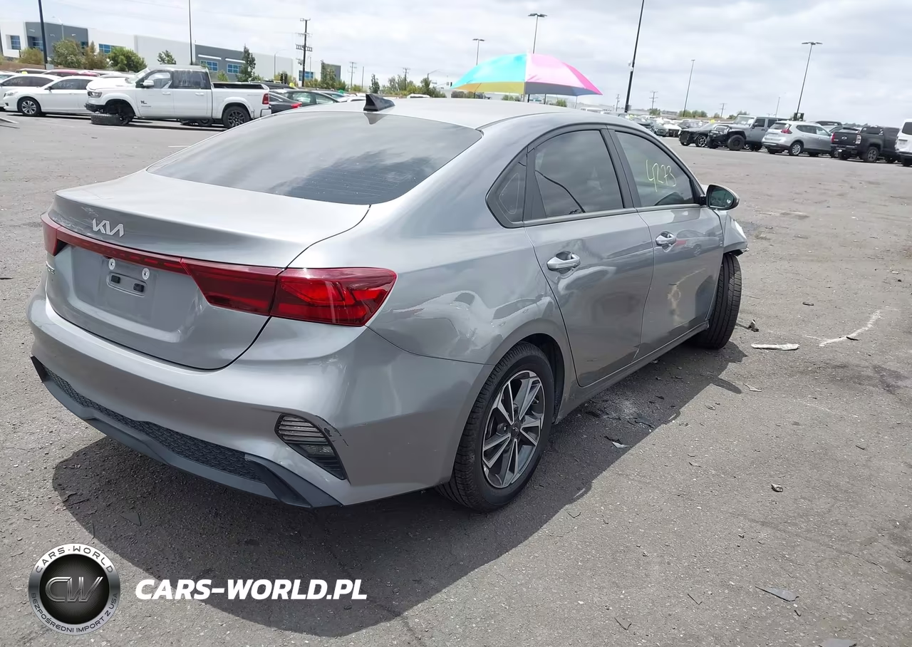 2022 Kia Forte Lxs VIN:3KPF24AD6NE426982 - 4