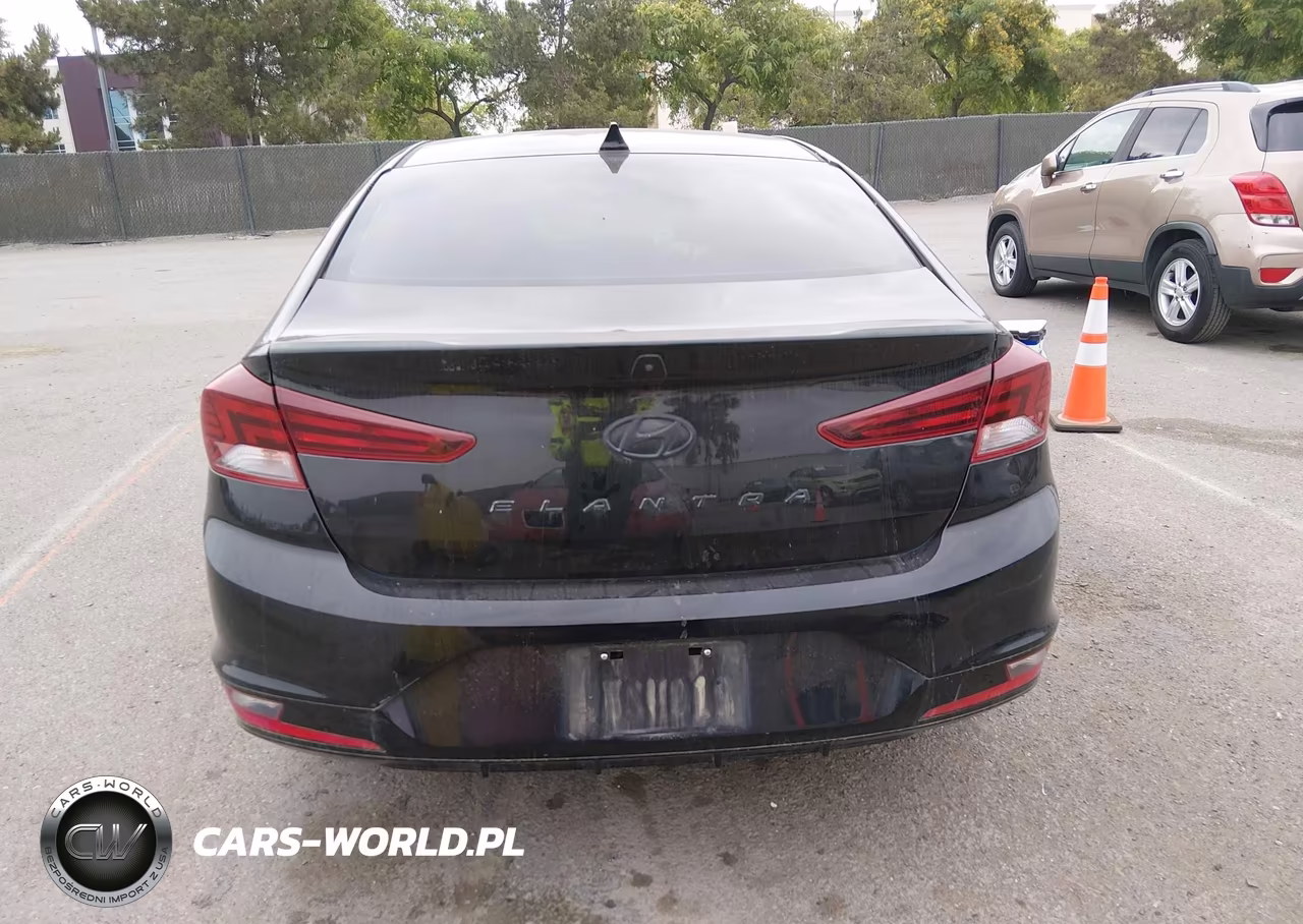 2019 Hyundai Elantra Value Edition VIN:KMHD84LF3KU860306 - 17