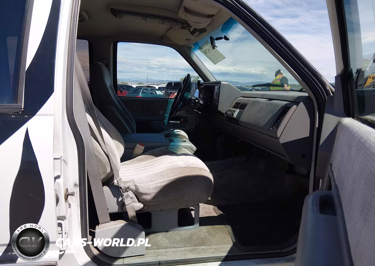 1993 GMC Suburban K1500 VIN:1GKFK16K9PJ749438 - 5