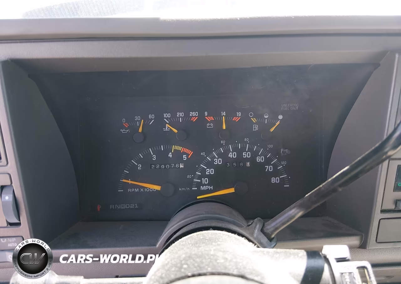 1993 GMC Suburban K1500 VIN:1GKFK16K9PJ749438 - 7