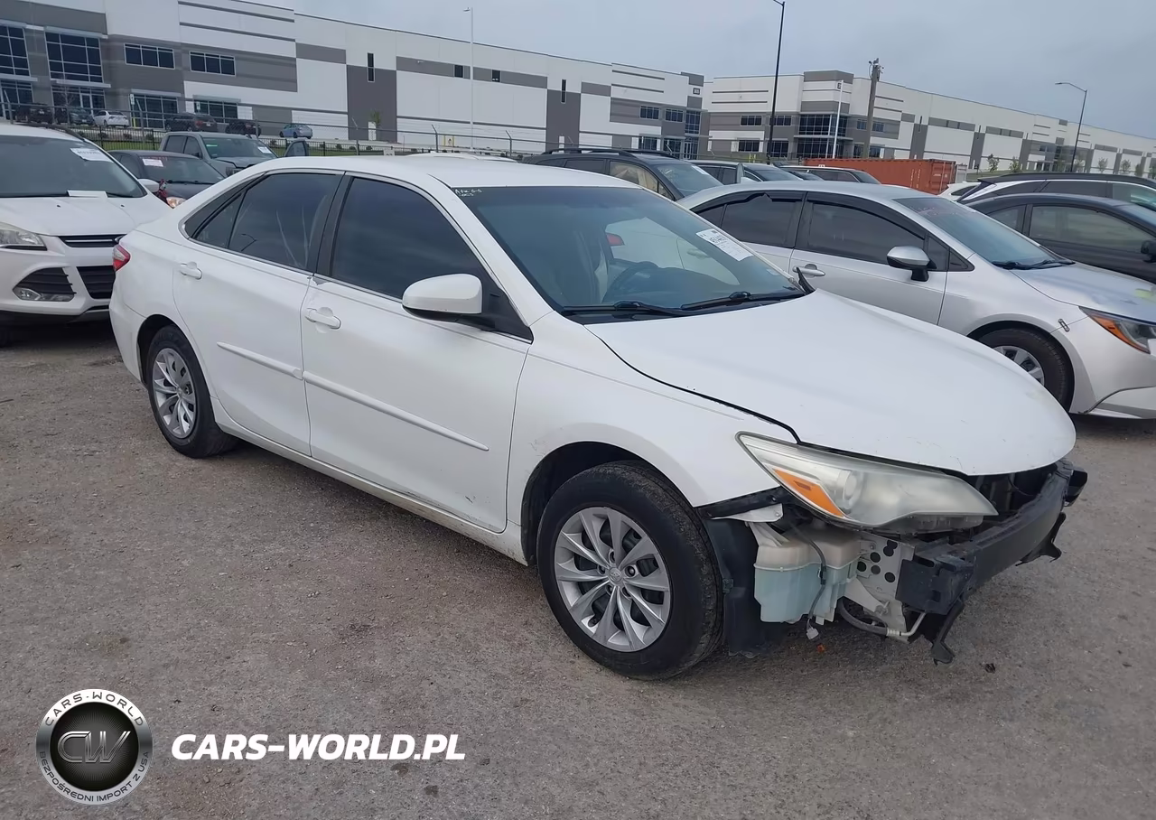 2016 Toyota Camry Le – zdjęcie 1 z 17