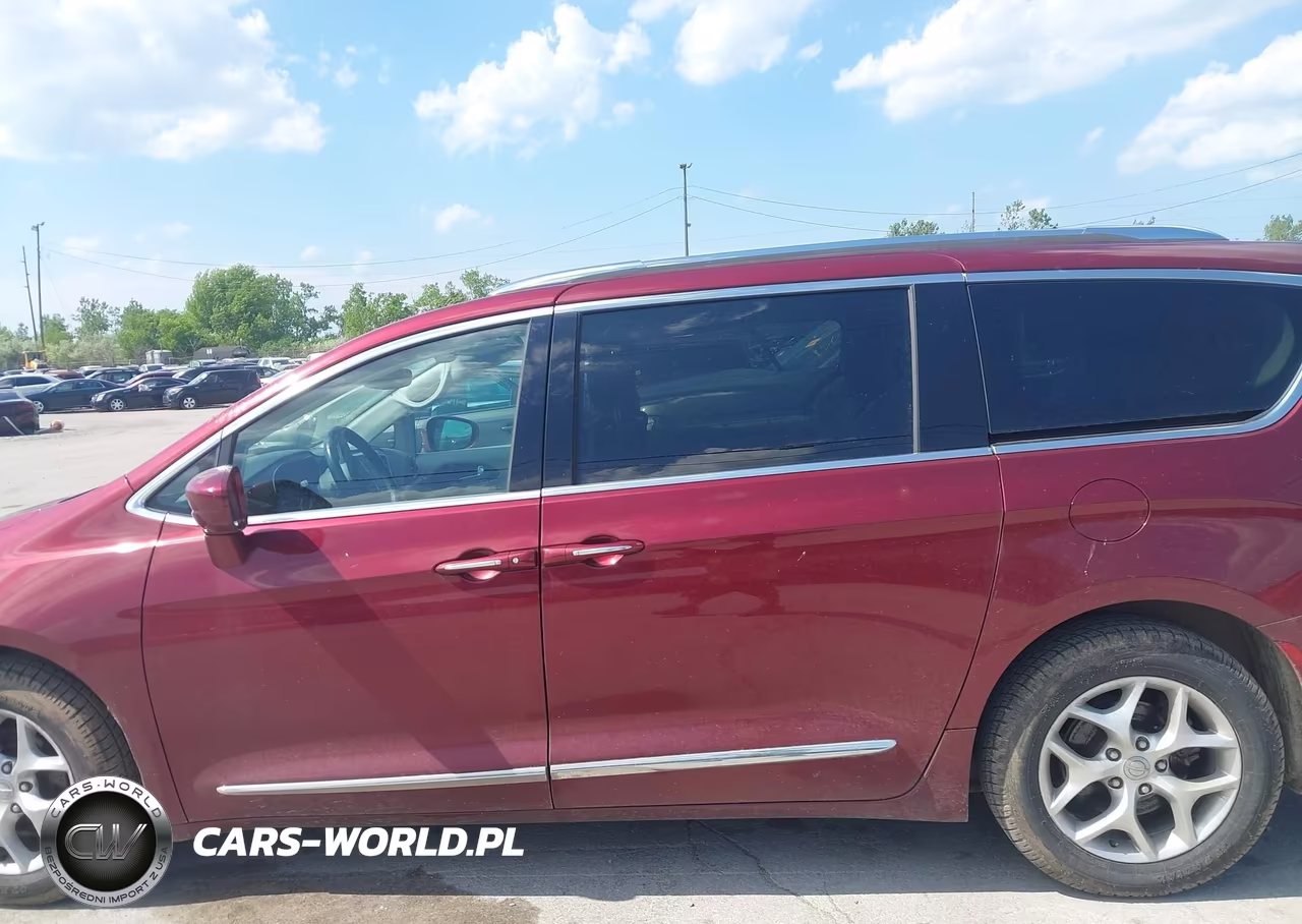 2017 Chrysler Pacifica Touring-L Plus VIN:2C4RC1EG1HR684021 - 14