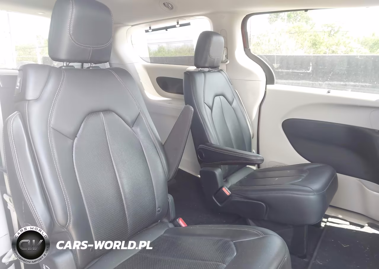 2017 Chrysler Pacifica Touring-L Plus VIN:2C4RC1EG1HR684021 - 8