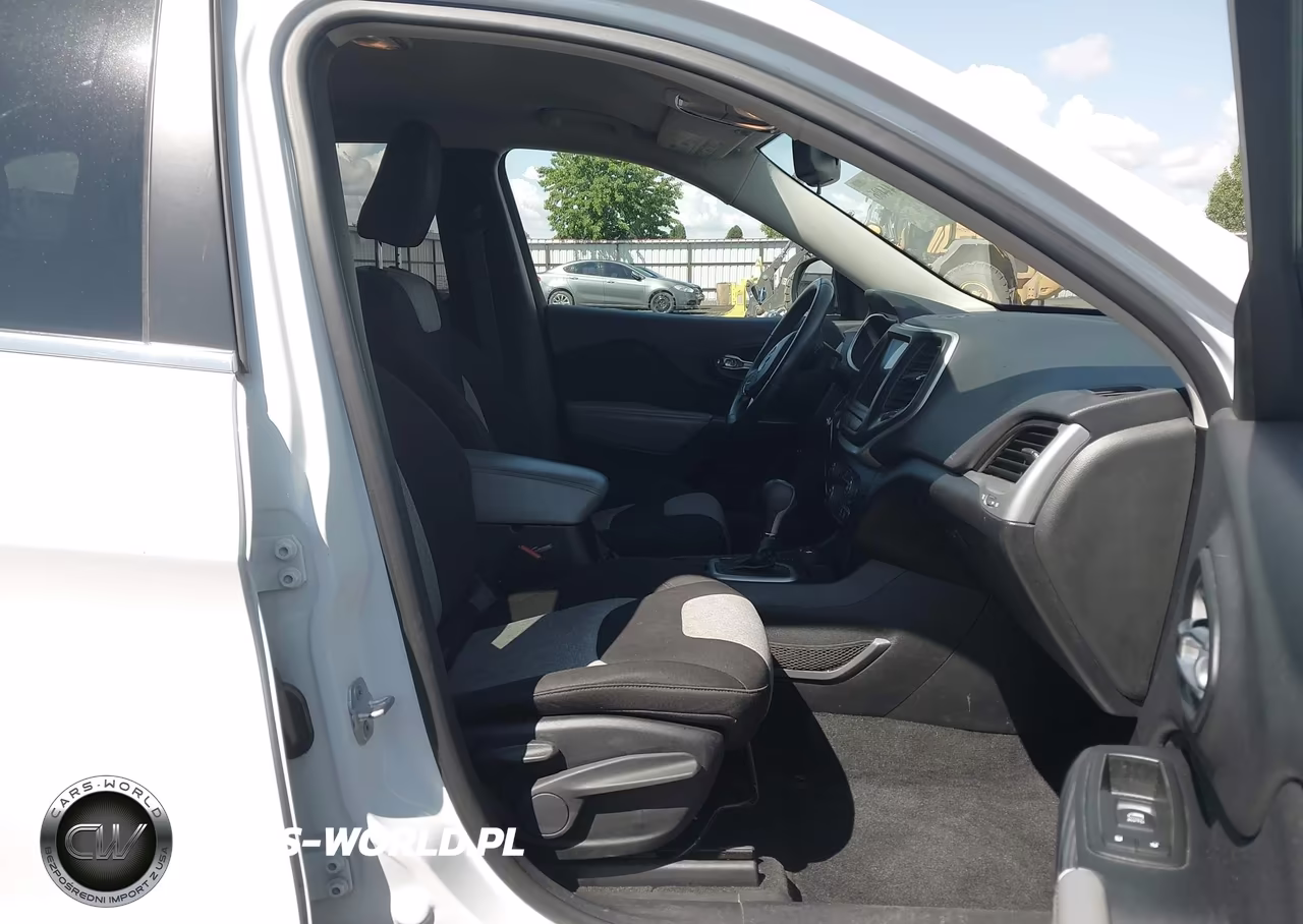 2014 Jeep Cherokee Latitude VIN:1C4PJMCB6EW125962 - 5
