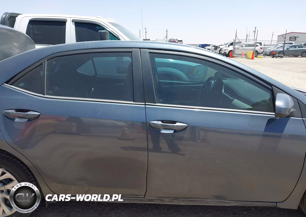 2018 Toyota Corolla Le VIN:5YFBURHE9JP808047 - 13