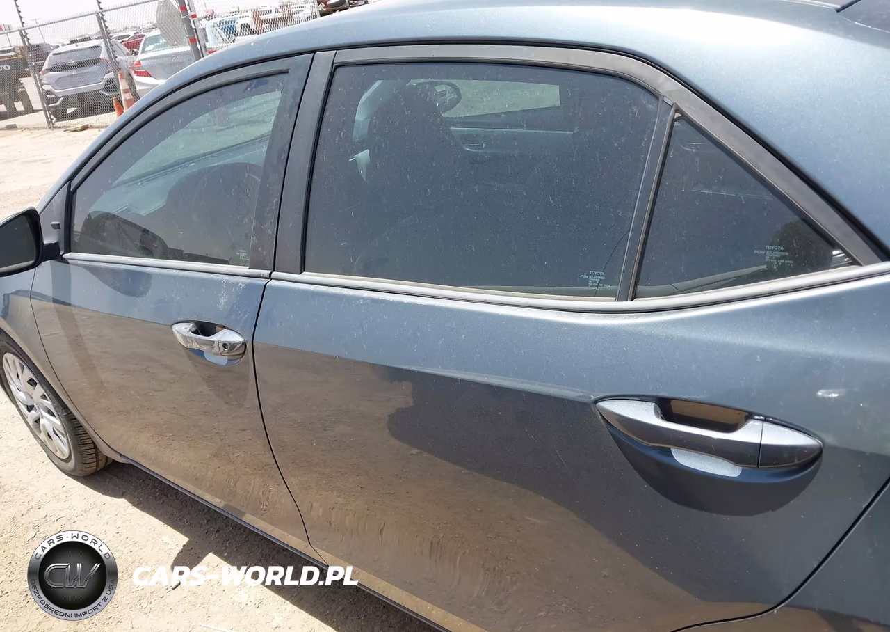 2018 Toyota Corolla Le VIN:5YFBURHE9JP808047 - 14