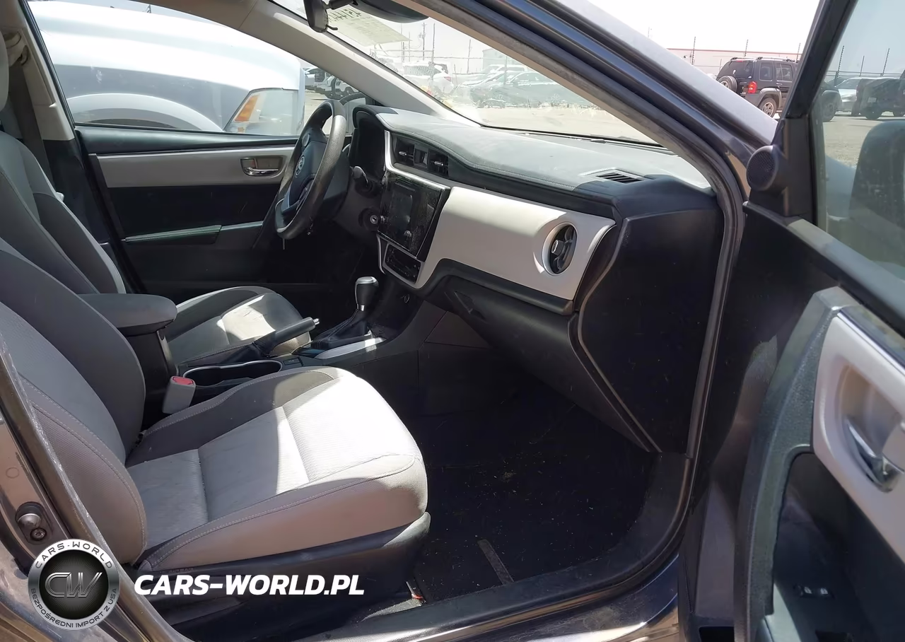 2018 Toyota Corolla Le VIN:5YFBURHE9JP808047 - 5
