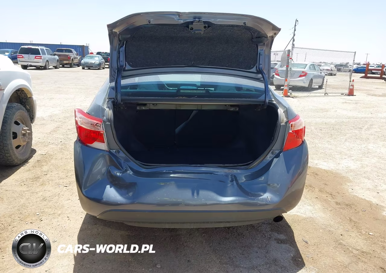 2018 Toyota Corolla Le VIN:5YFBURHE9JP808047 - 6