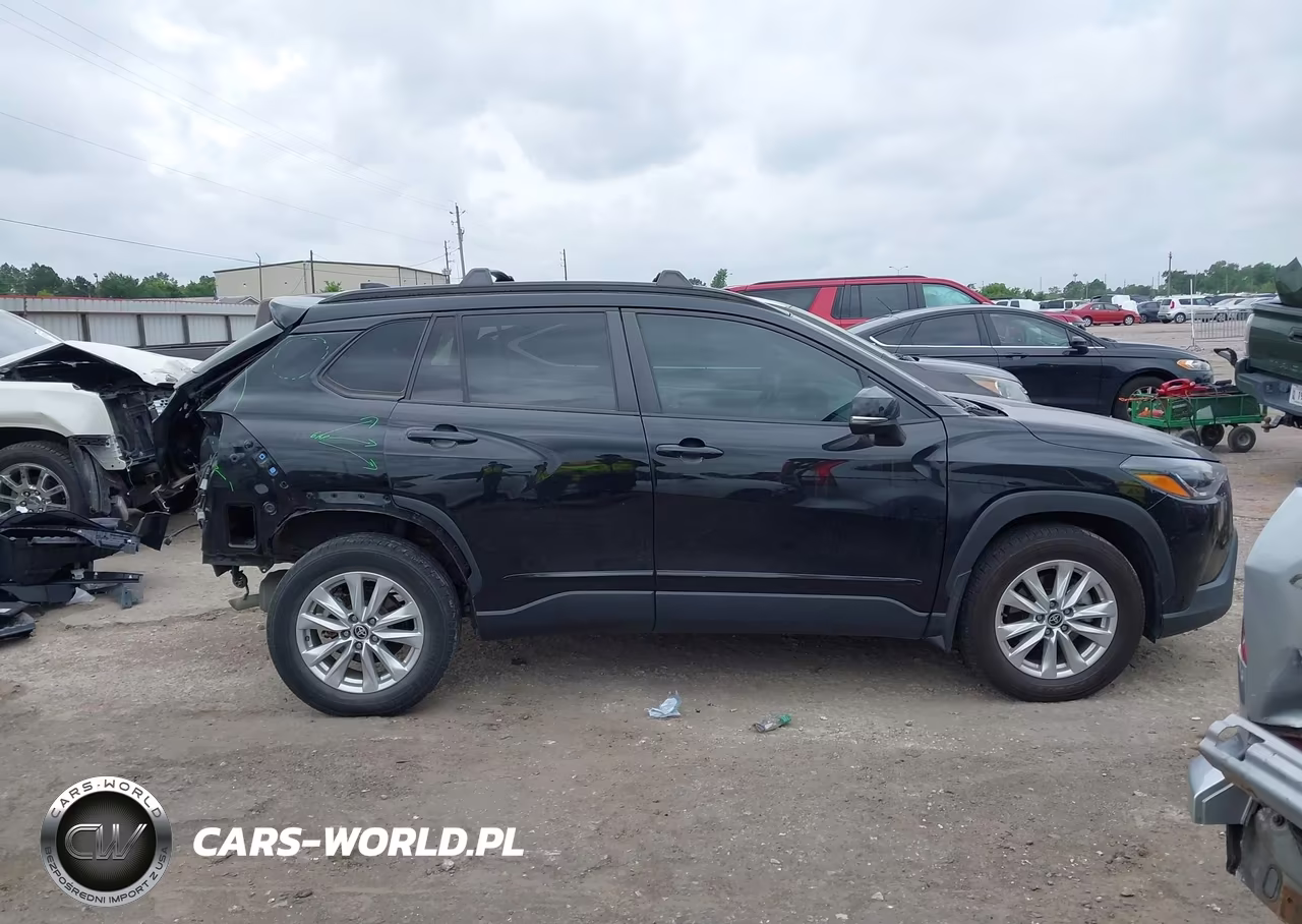 2022 Toyota Corolla Cross Le VIN:7MUCAAAG9NV006871 - 13