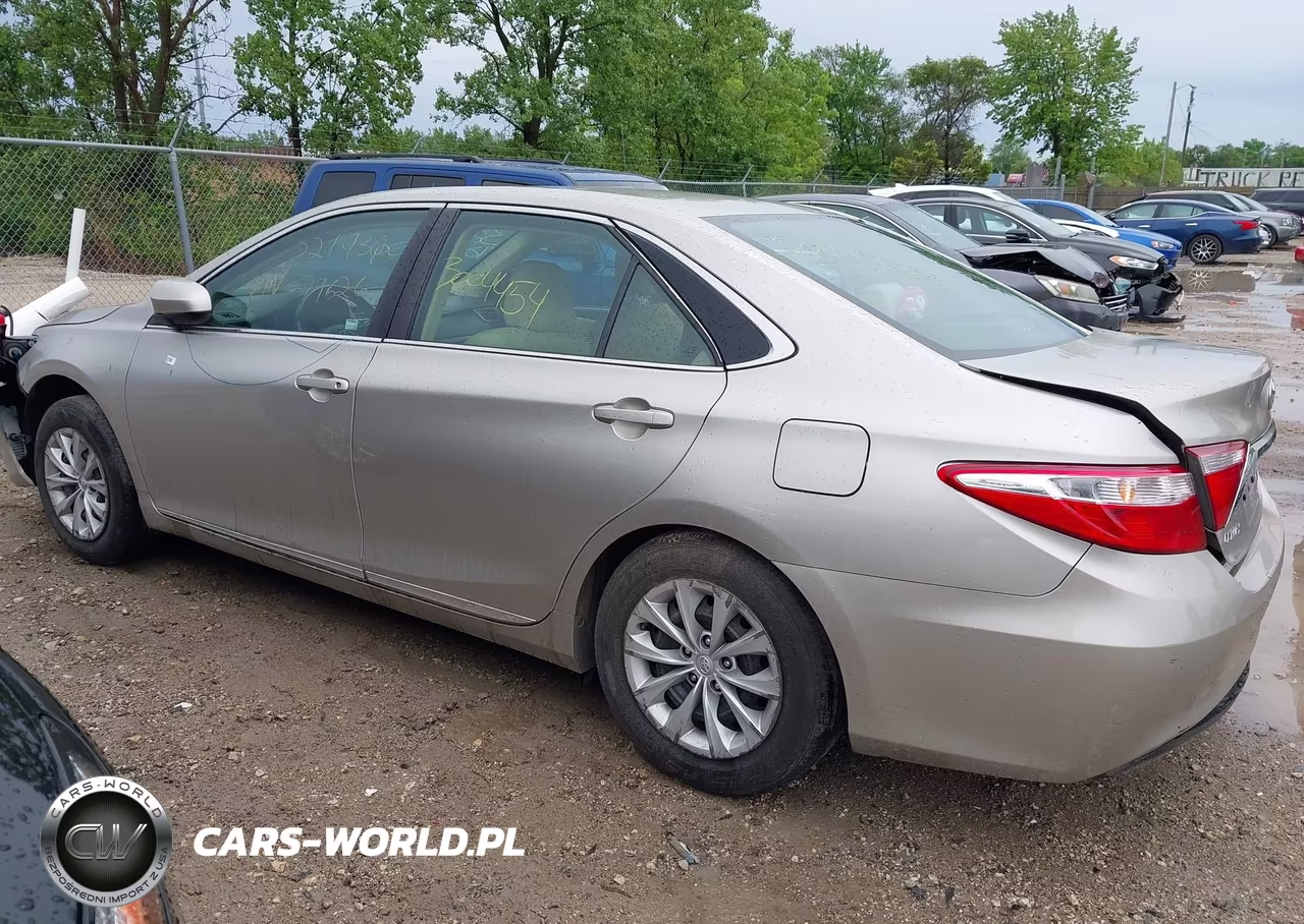2017 Toyota Camry Le VIN:4T1BF1FK7HU679626 - 3