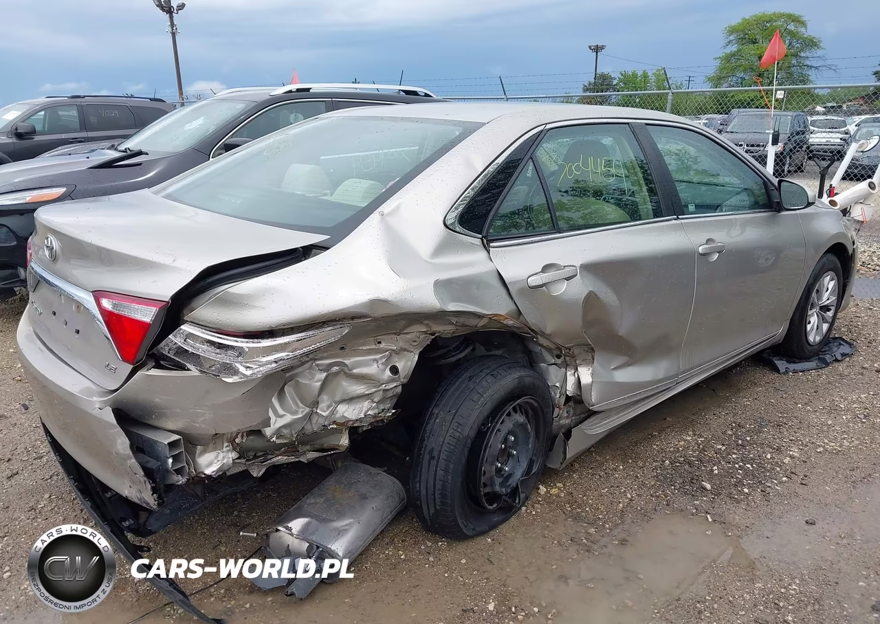 2017 Toyota Camry Le VIN:4T1BF1FK7HU679626 - 4