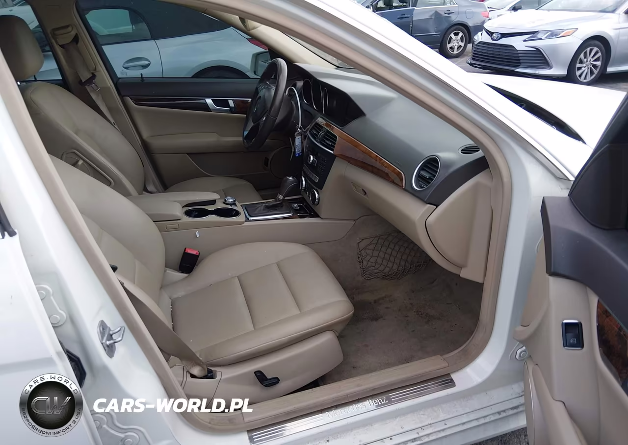 2012 Mercedes-Benz C 250 Luxury-Sport VIN:WDDGF4HBXCA604055 - 5