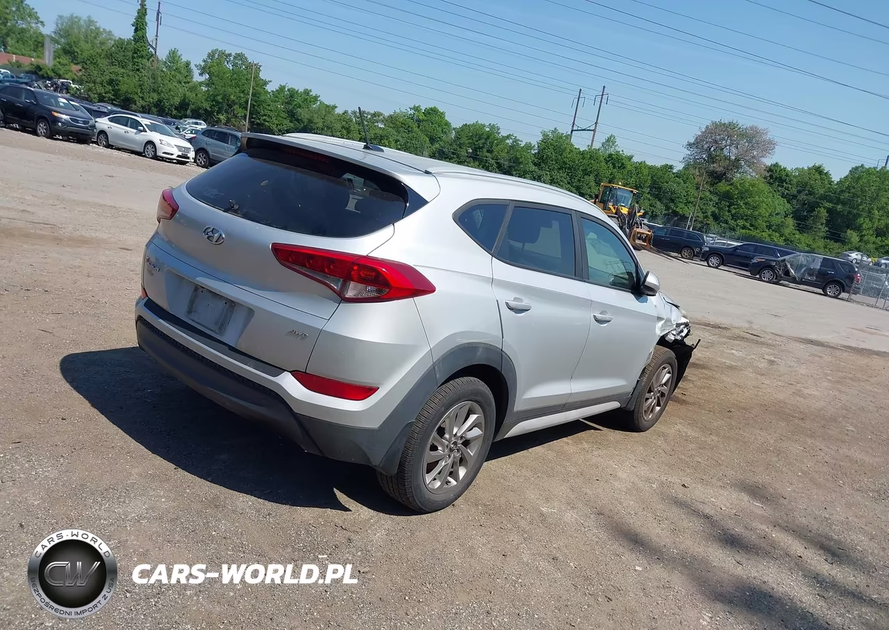 2017 Hyundai Tucson Se VIN:KM8J3CA40HU583281 - 4