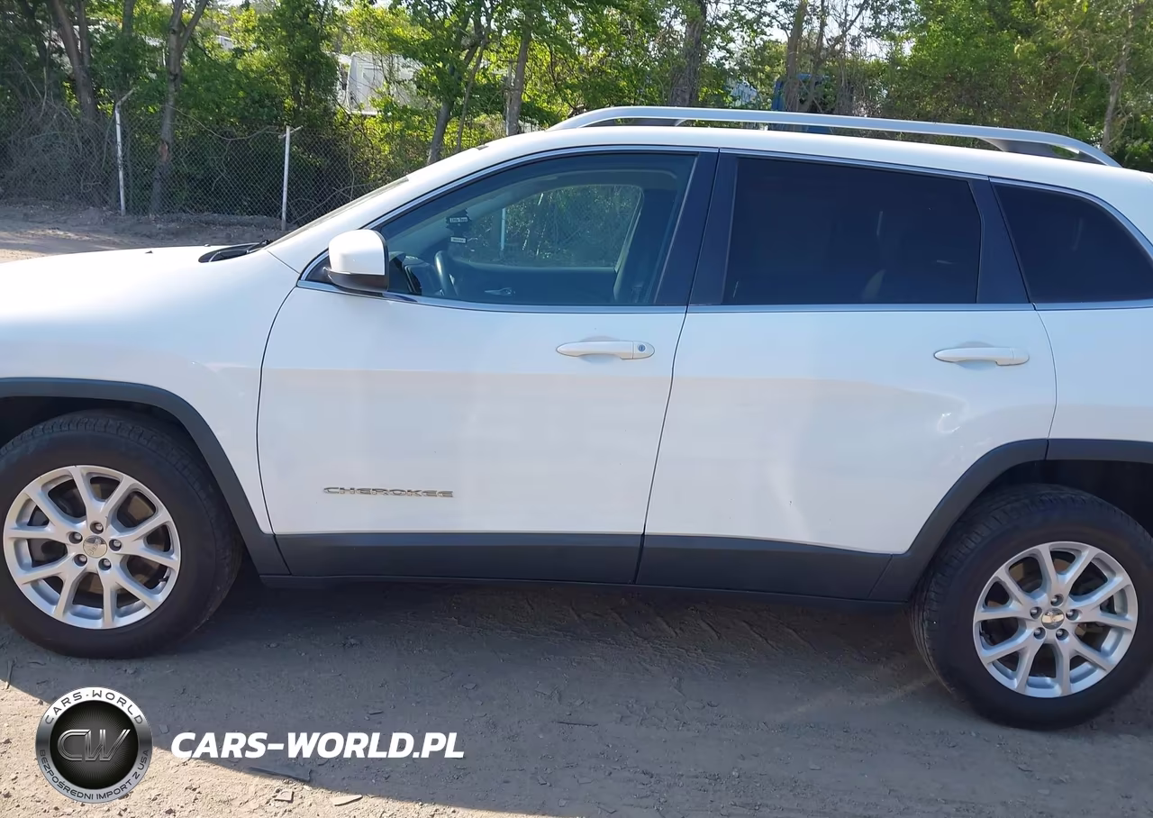 2015 Jeep Cherokee Latitude VIN:1C4PJMCB2FW614862 - 14
